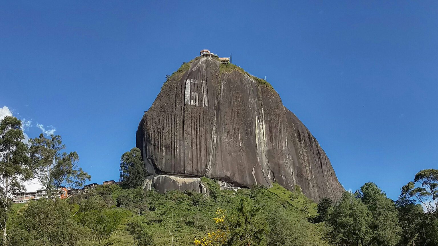[2026] Piedra del Peñol: un ascenso de 740 escalones entre el cielo y ...