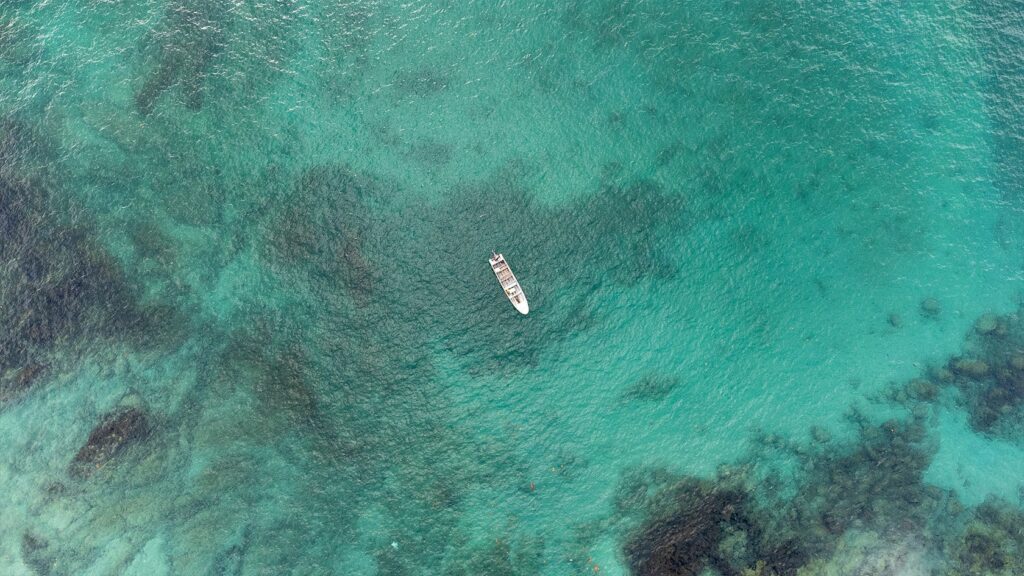 Bateau non loin d'Isla Playa Blanca, parc national Utria, Choco pacifique, Colombie