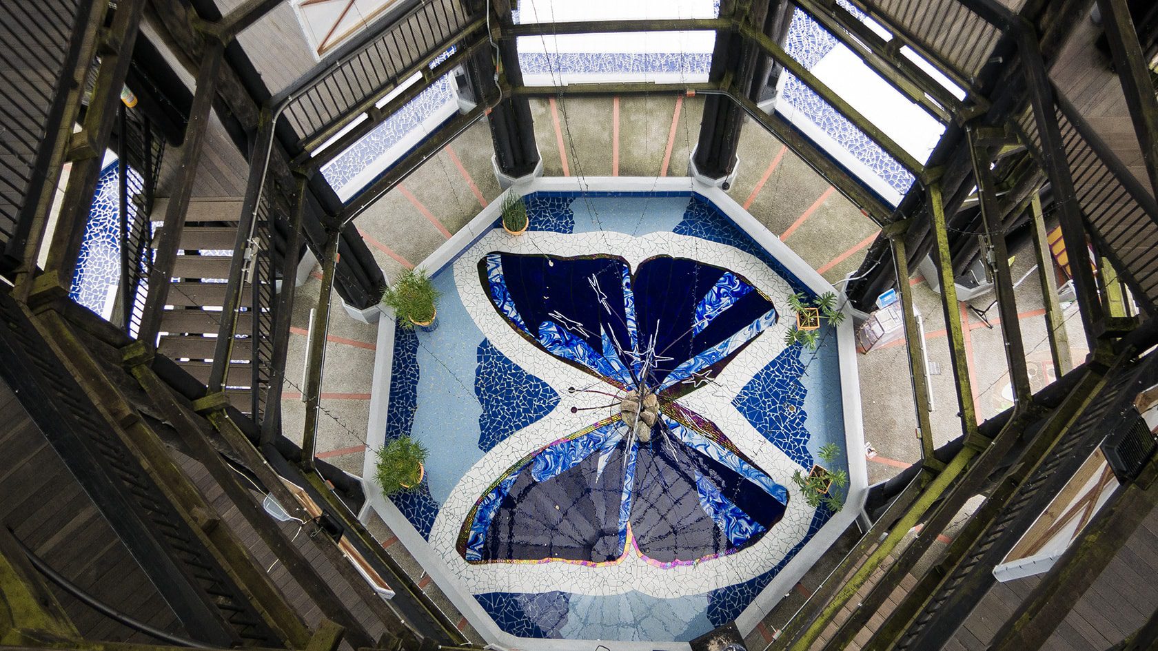 Intérieur de la tour du Mirador Colina Iluminada, Filandia, Colombie