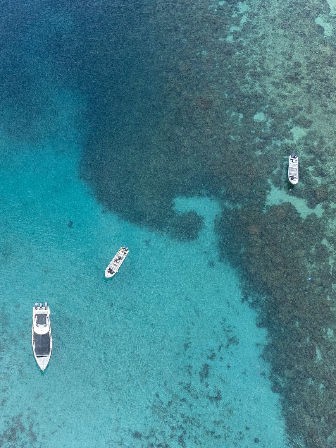 Vue aérienne de bateau près de La Miel au Panama, accessible depuis le Choco caribéen