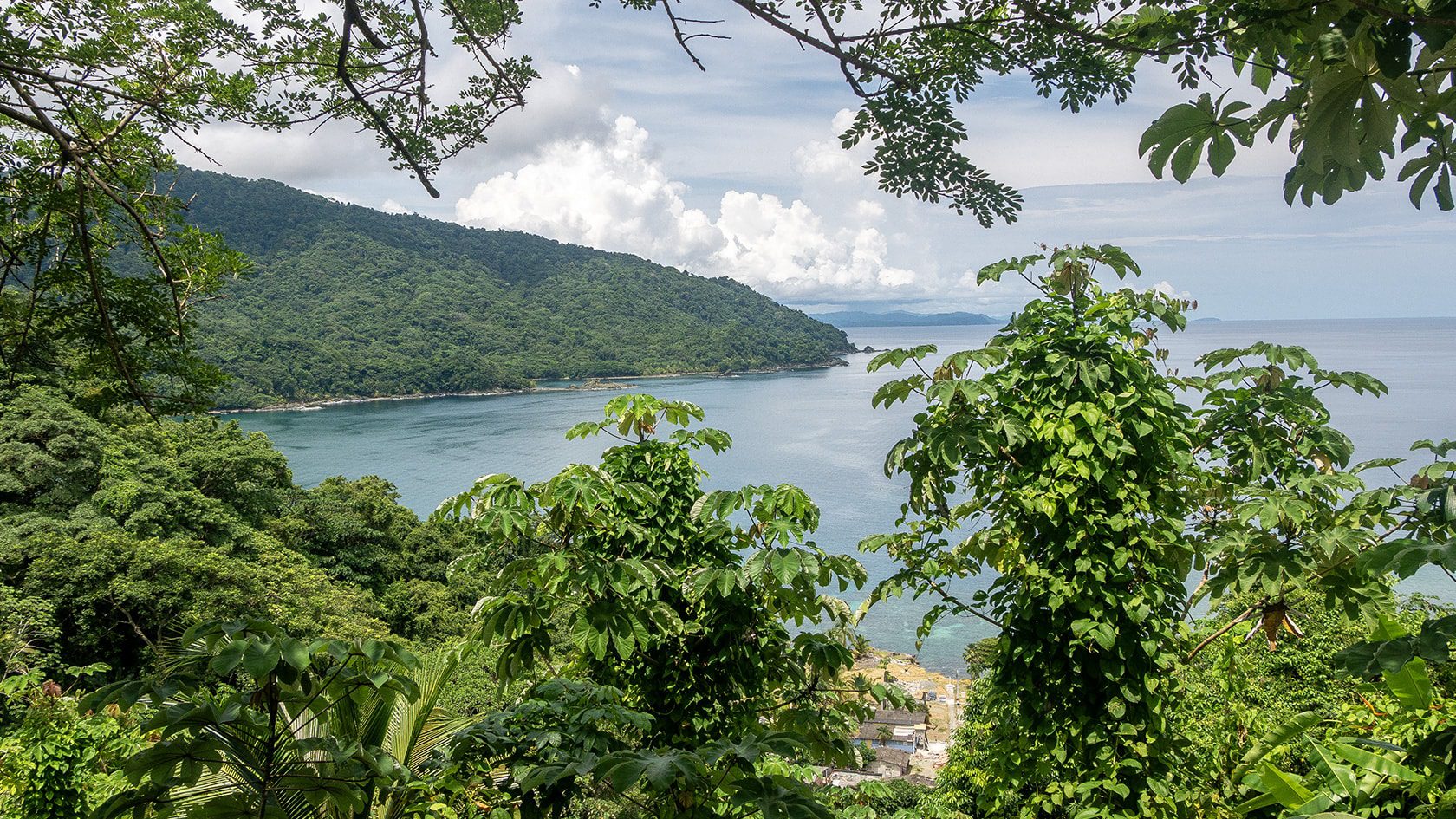 Vue de La Miel et le Panama depuis le mirador de la frontière