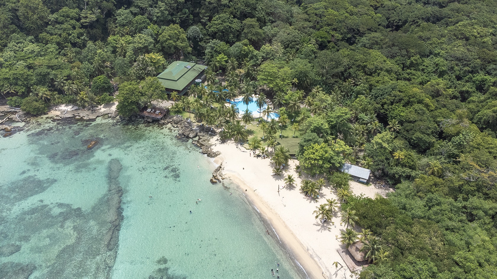 Vue aérienne de Playa Soledad, Sapzurro (Choco caribéen), Colombie