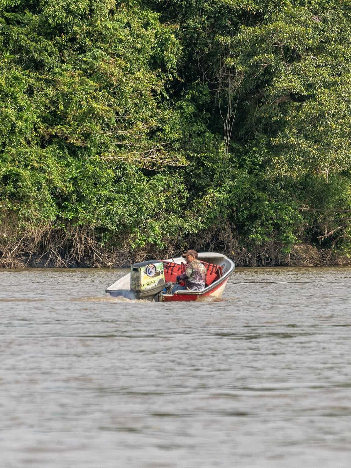 Pêcheur, rio Guayabero, La Macarena, Colombie
