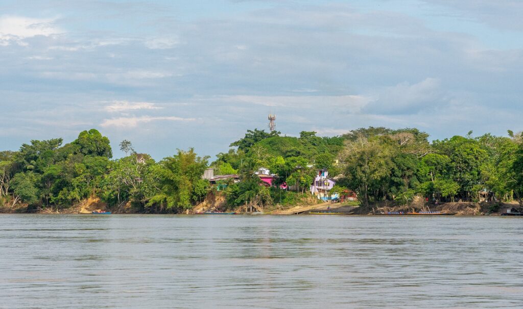 Rio Guayabero et muelle de La Macarena, Colombie