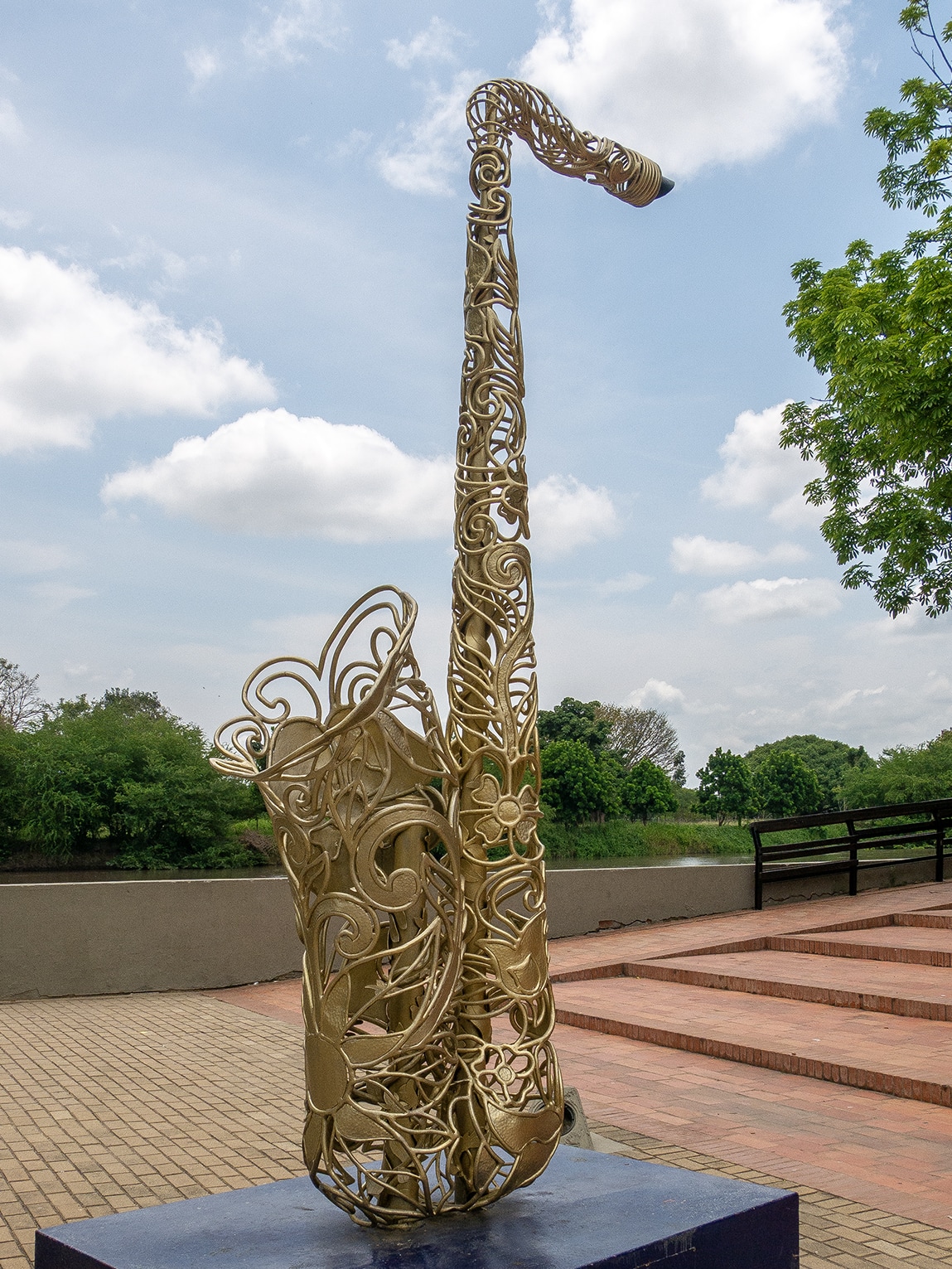 Statue d'un saxophone en filigrane, Mompox, Colombie