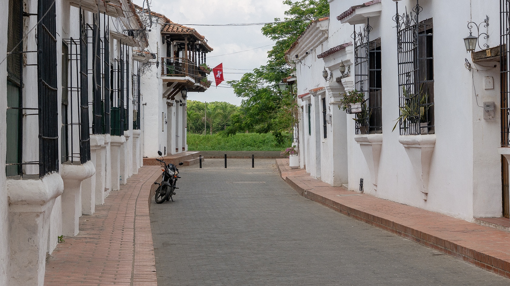 Rue en direction du fleuve Magdalena, Mompox, Colombie